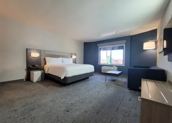 Holiday Inn Express San Diego South - Chula Vista by IHG hotel thumbnail 6