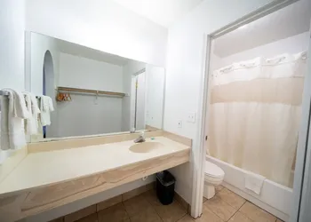 Superior Suites Phoenix Mesa hotel thumbnail 8