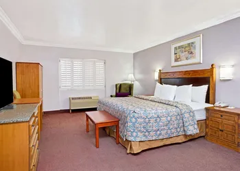 Days Inn by Wyndham West Covina hotel thumbnail 7