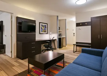 Holiday Inn Express & Suites Everett by IHG hotel thumbnail 6