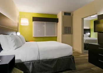 Holiday Inn Express & Suites Everett by IHG hotel thumbnail 7