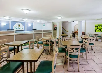 La Quinta Inn by Wyndham Lufkin hotel thumbnail 3