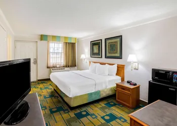 La Quinta Inn by Wyndham Lufkin hotel thumbnail 8