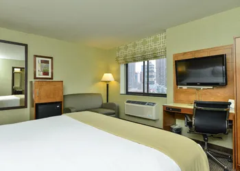 Holiday Inn Express New York - Manhattan West Side by IHG hotel thumbnail 2