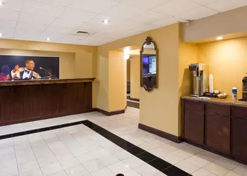 Super 8 by Wyndham Indianola hotel thumbnail 2