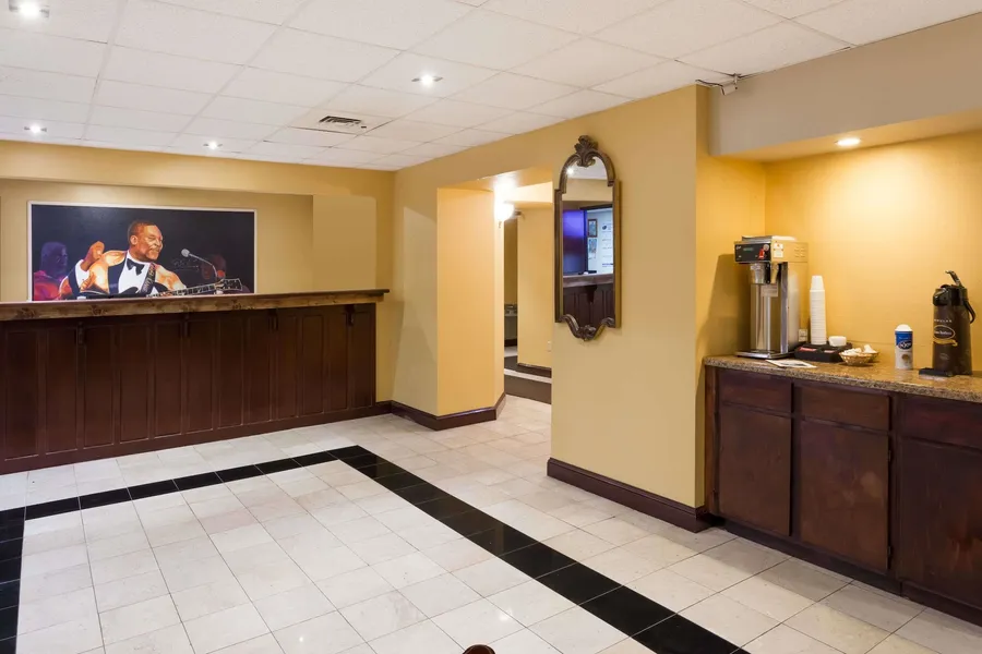 Super 8 by Wyndham Indianola hotel detail image 2