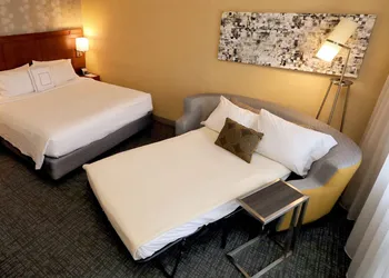 Courtyard by Marriott York hotel thumbnail 6