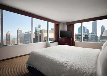 Hampton Inn Chicago Downtown/Magnificent Mile hotel thumbnail 5