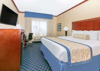 Baymont by Wyndham McComb hotel thumbnail 3