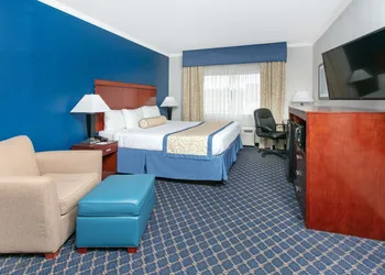 Baymont by Wyndham McComb hotel thumbnail 5