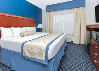 Baymont by Wyndham McComb hotel thumbnail 6