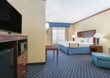 Baymont by Wyndham McComb hotel thumbnail 8