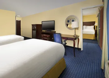 Holiday Inn Express & Suites San Antonio-West-SeaWorld Area by IHG hotel thumbnail 4