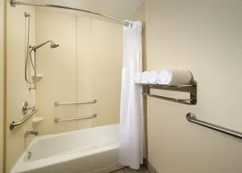 Holiday Inn Express & Suites San Antonio-West-SeaWorld Area by IHG hotel thumbnail 5