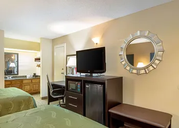 Quality Inn Thomaston hotel thumbnail 6
