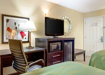 Quality Inn Thomaston hotel thumbnail 8