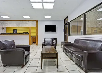 Days Inn by Wyndham Norfolk Military Circle hotel thumbnail 4