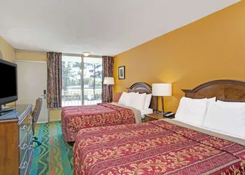 Days Inn by Wyndham Norfolk Military Circle hotel thumbnail 7