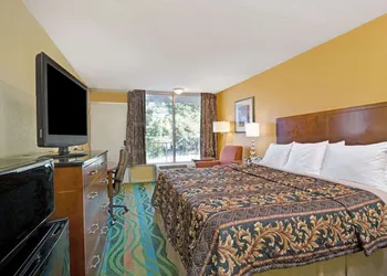 Days Inn by Wyndham Norfolk Military Circle hotel thumbnail 8