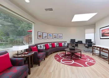 Ramada by Wyndham Santa Barbara hotel thumbnail 2