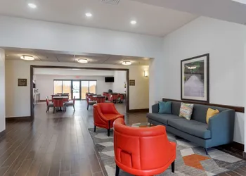 Comfort Inn & Suites Cave City hotel thumbnail 2