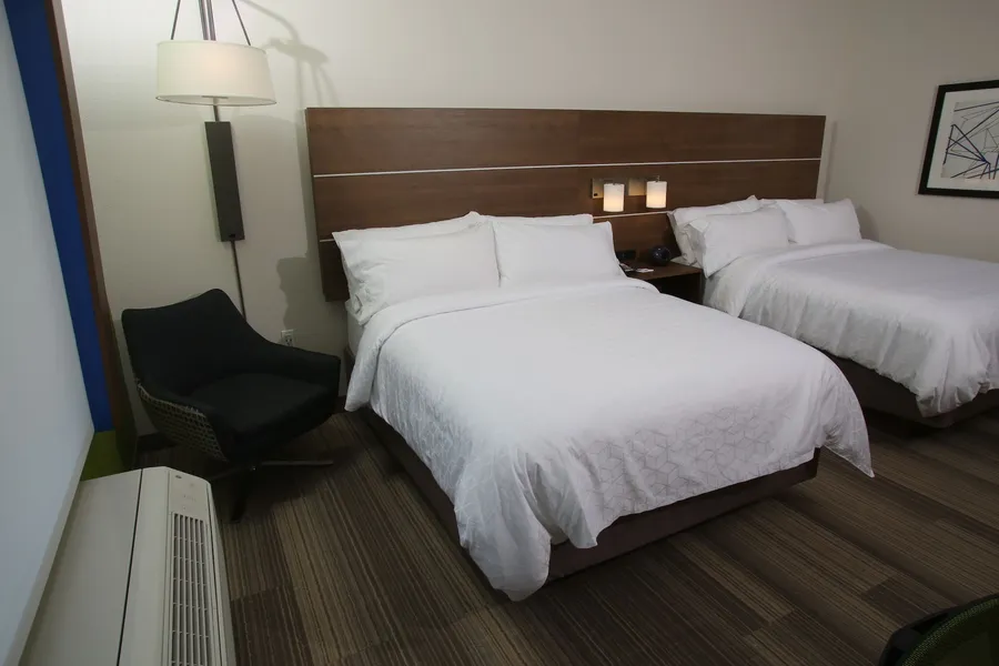 Holiday Inn Express & Suites Lincoln Airport by IHG hotel detail image 6