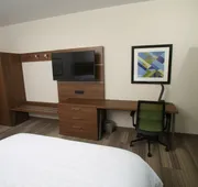 Holiday Inn Express & Suites Lincoln Airport by IHG hotel detail image 7