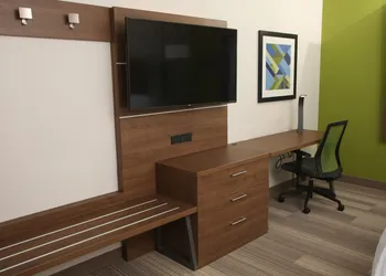 Holiday Inn Express & Suites Lincoln Airport by IHG hotel thumbnail 8