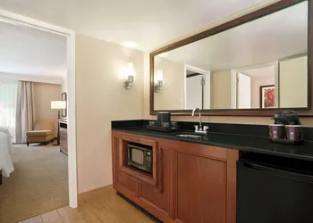Embassy Suites by Hilton Brunswick hotel thumbnail 8