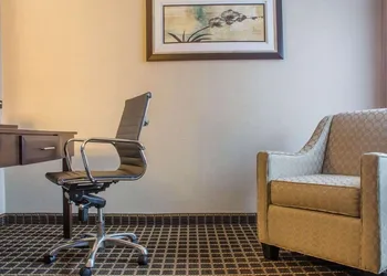 Comfort Inn Guelph hotel thumbnail 5