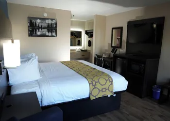 Baymont by Wyndham Manning hotel thumbnail 7