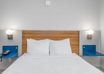 Microtel Inn & Suites by Wyndham Montgomery hotel thumbnail 8