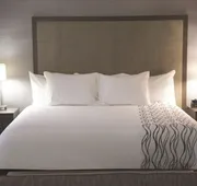 La Quinta Inn & Suites by Wyndham Raleigh Downtown North hotel detail image 4
