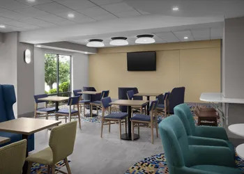 Hampton Inn Lenoir City hotel thumbnail 2