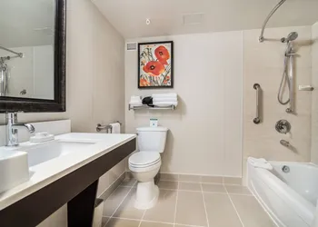 Holiday Inn Vancouver Centre by IHG hotel thumbnail 5
