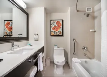 Holiday Inn Vancouver Centre by IHG hotel thumbnail 7