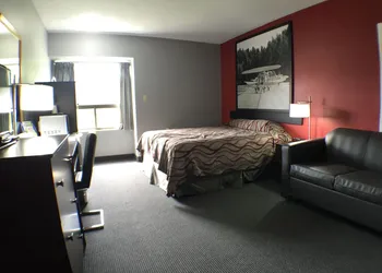 Super 8 by Wyndham Mt Hope Hamilton Intl Arpt ON hotel thumbnail 4