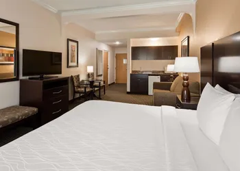 Best Western Plus Ambassador Suites Venice hotel thumbnail 6