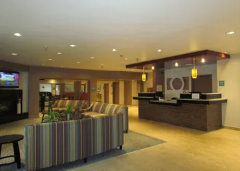 Ramada by Wyndham Glendale Heights/Lombard hotel thumbnail 2