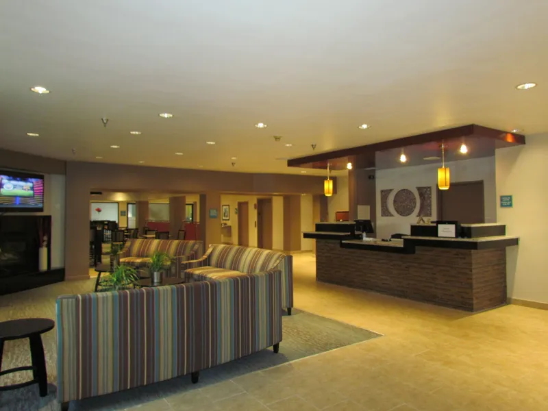 Ramada by Wyndham Glendale Heights/Lombard hotel detail image 2