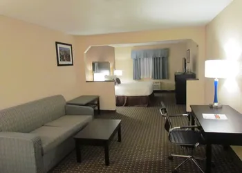 Ramada by Wyndham Glendale Heights/Lombard hotel thumbnail 8
