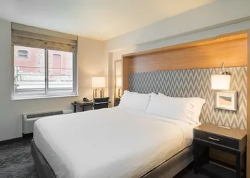 Holiday Inn New York City - Wall Street by IHG hotel thumbnail 4