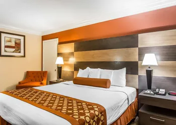 Rodeway Inn & Suites Canyon Lake-Menifee West hotel thumbnail 7