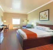 Super 8 by Wyndham Groesbeck hotel detail image 4