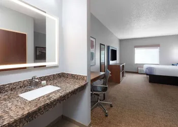 AmericInn by Wyndham Grinnell hotel thumbnail 7