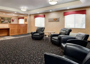 Travelodge by Wyndham Clinton Valley West Court hotel thumbnail 2