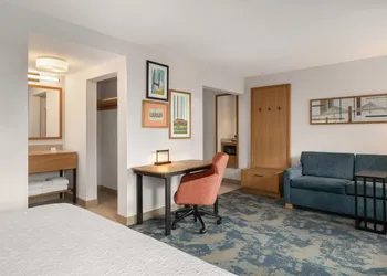 Hampton Inn & Suites by Hilton Langley-Surrey hotel thumbnail 6