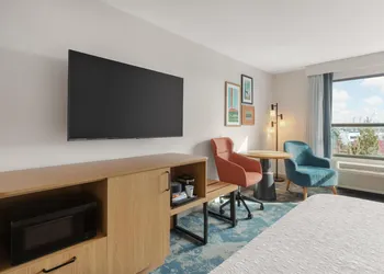 Hampton Inn & Suites by Hilton Langley-Surrey hotel thumbnail 8