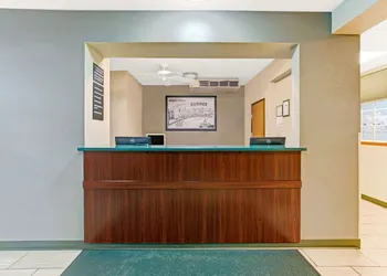 Super 8 by Wyndham Gurnee hotel thumbnail 2