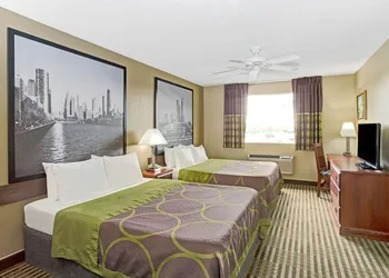 Super 8 by Wyndham Gurnee hotel thumbnail 3